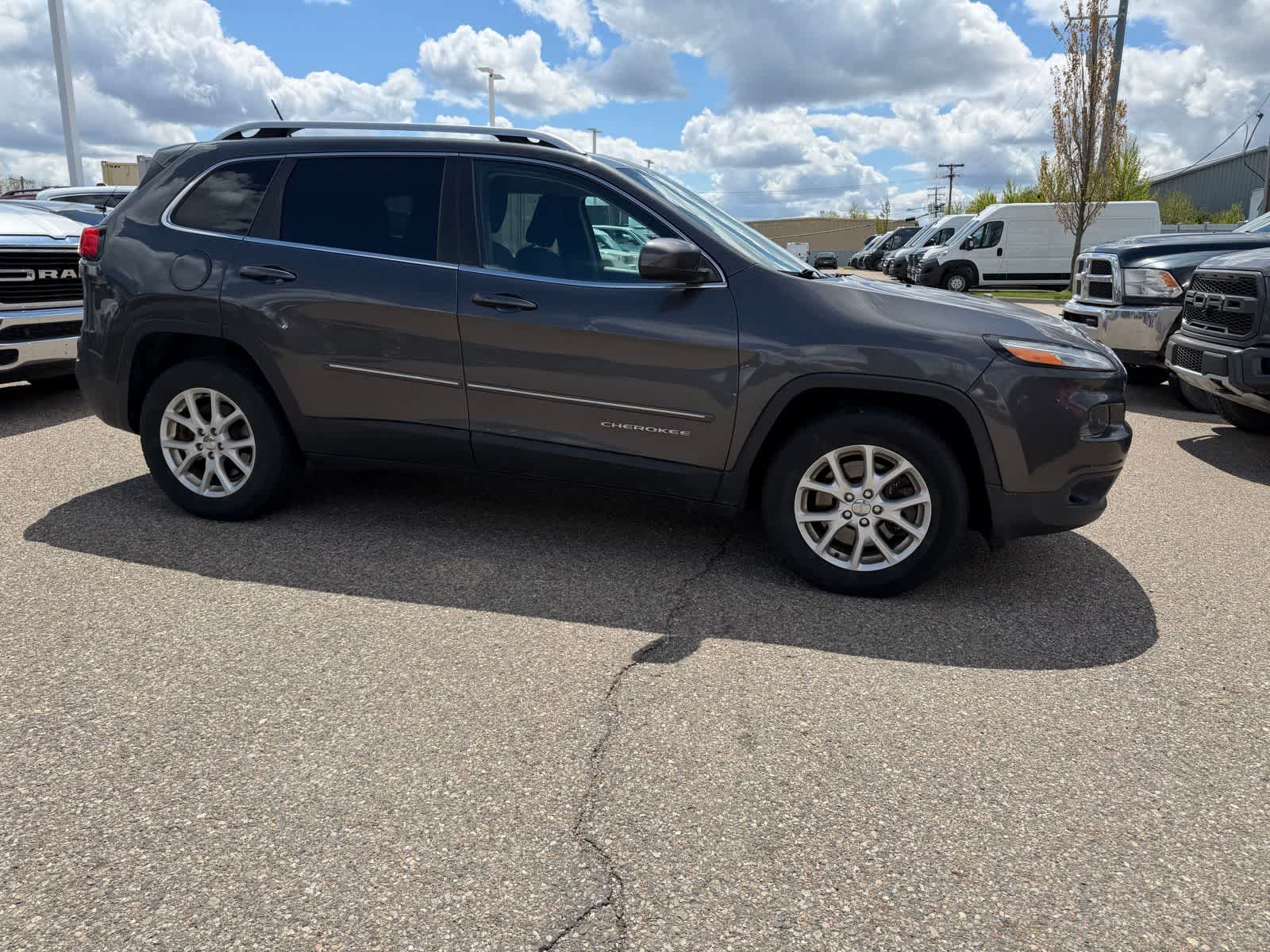 Thumbnail: 2015 Jeep Cherokee - 10