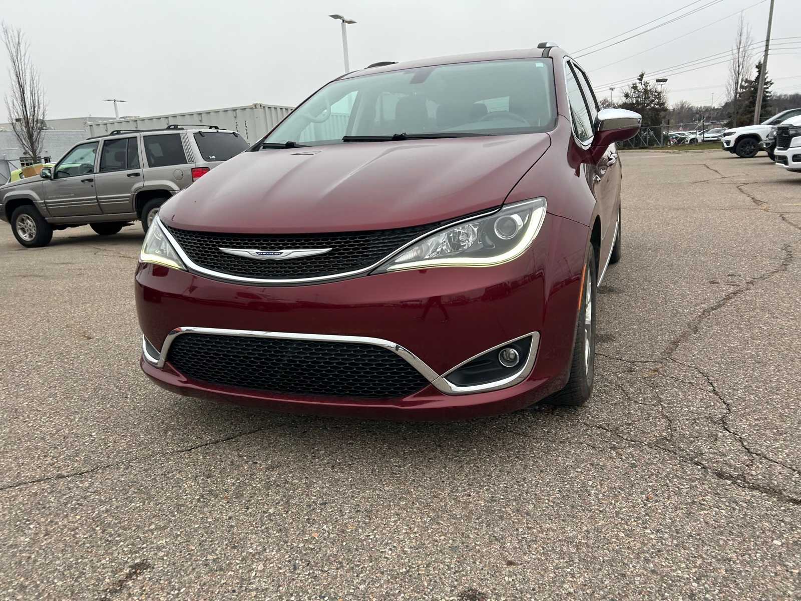 2020 Chrysler Pacifica Limited photo 3