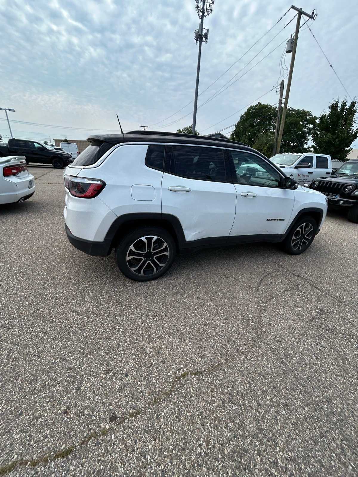 Thumbnail: 2022 Jeep Compass - 13