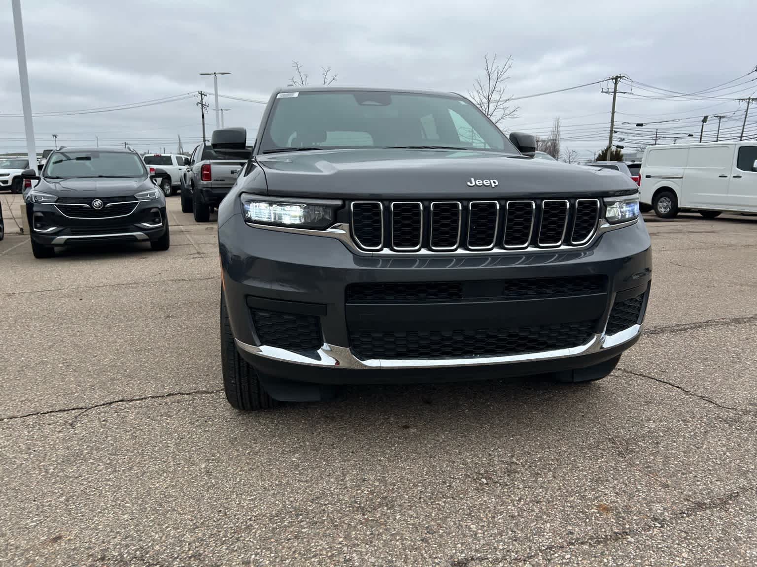 Thumbnail: 2024 Jeep Grand Cherokee L - 9