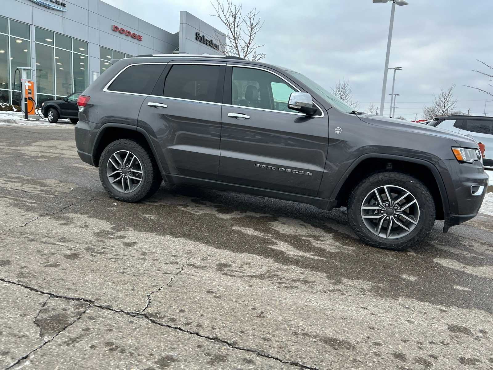 Thumbnail: 2020 Jeep Grand Cherokee - 10
