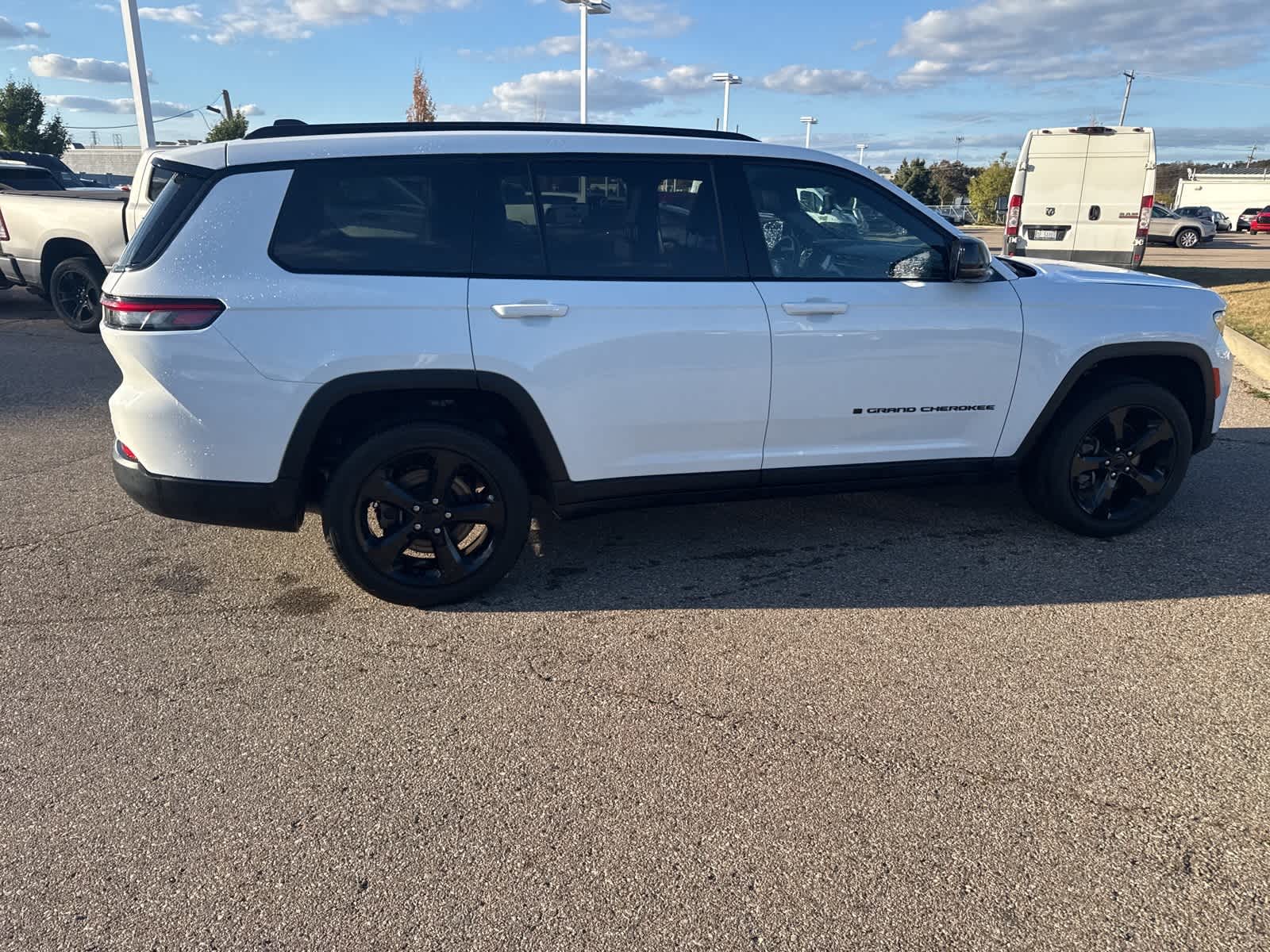Thumbnail: 2023 Jeep Grand Cherokee L - 14