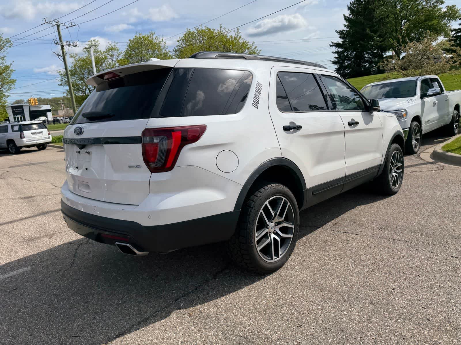 Thumbnail: 2016 Ford Explorer - 18
