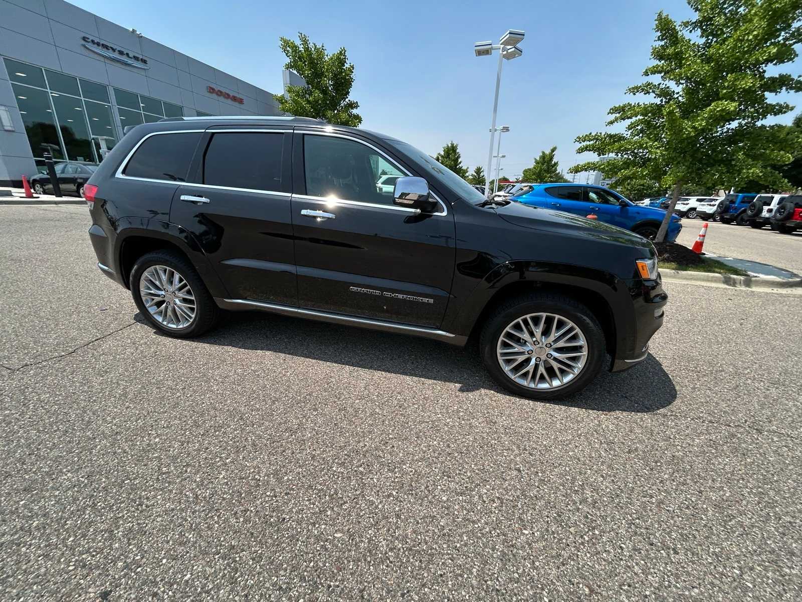 Thumbnail: 2017 Jeep Grand Cherokee - 11