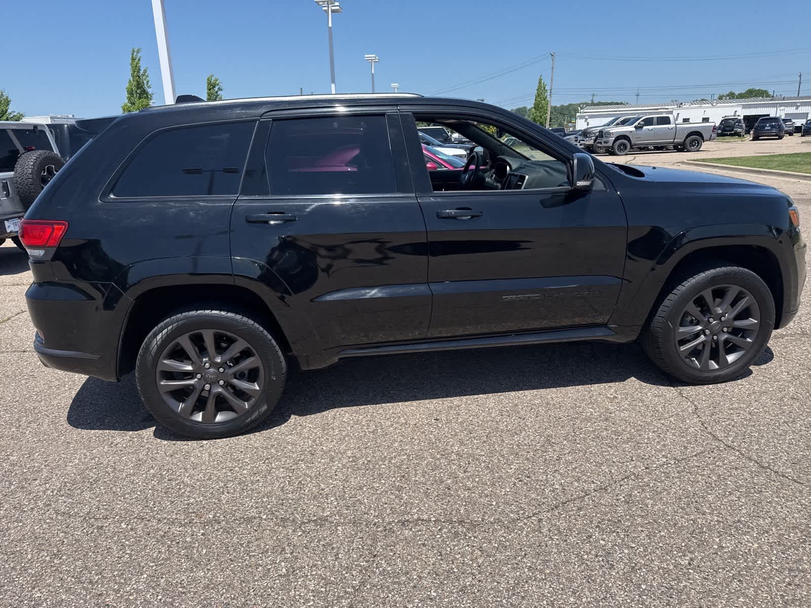 Thumbnail: 2018 Jeep Grand Cherokee - 15