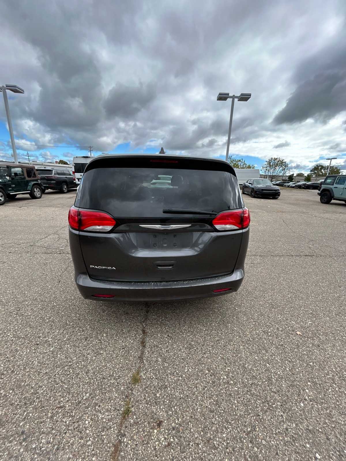 Thumbnail: 2017 Chrysler Pacifica - 22