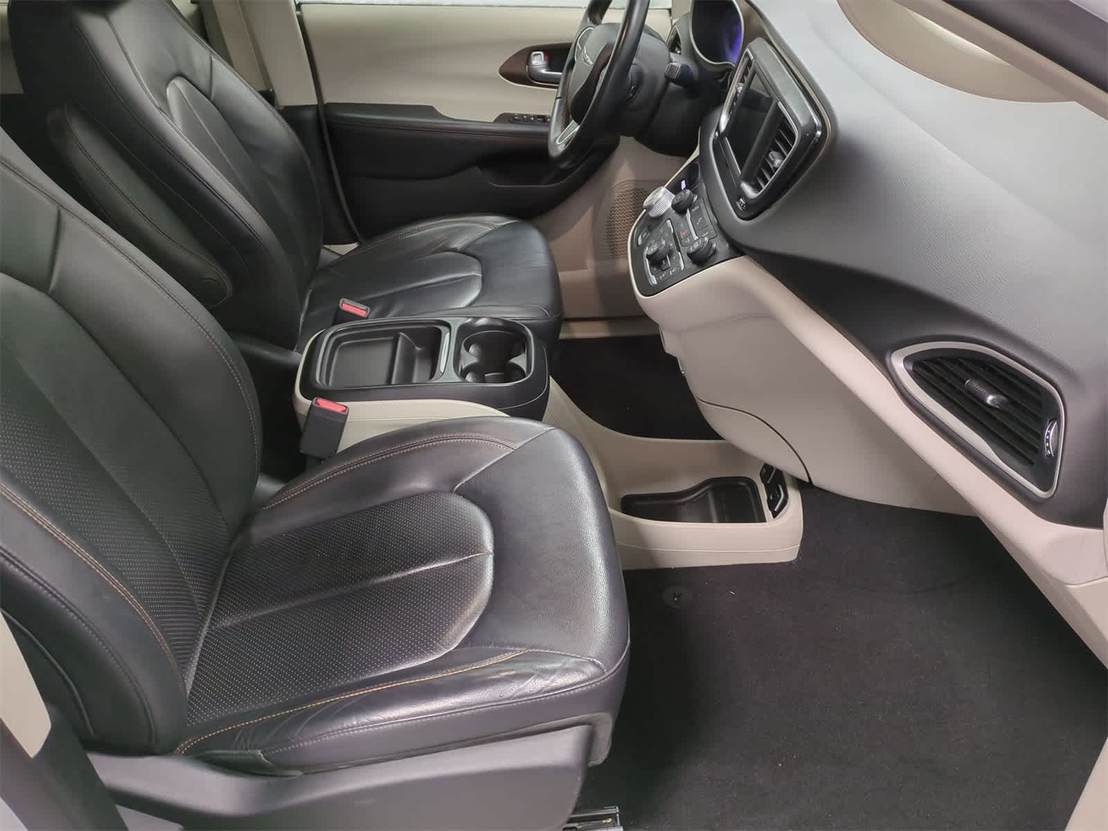 Thumbnail: 2018 Chrysler Pacifica - 22