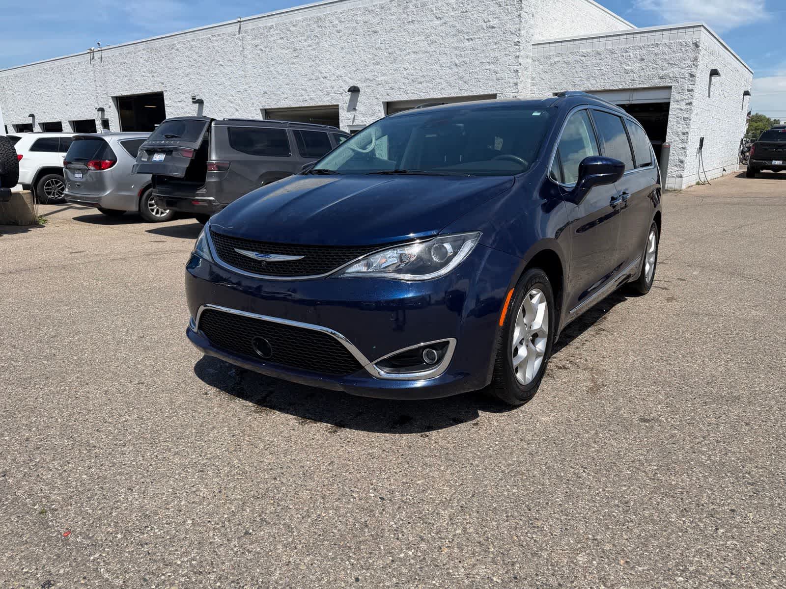 Thumbnail: 2019 Chrysler Pacifica - 3