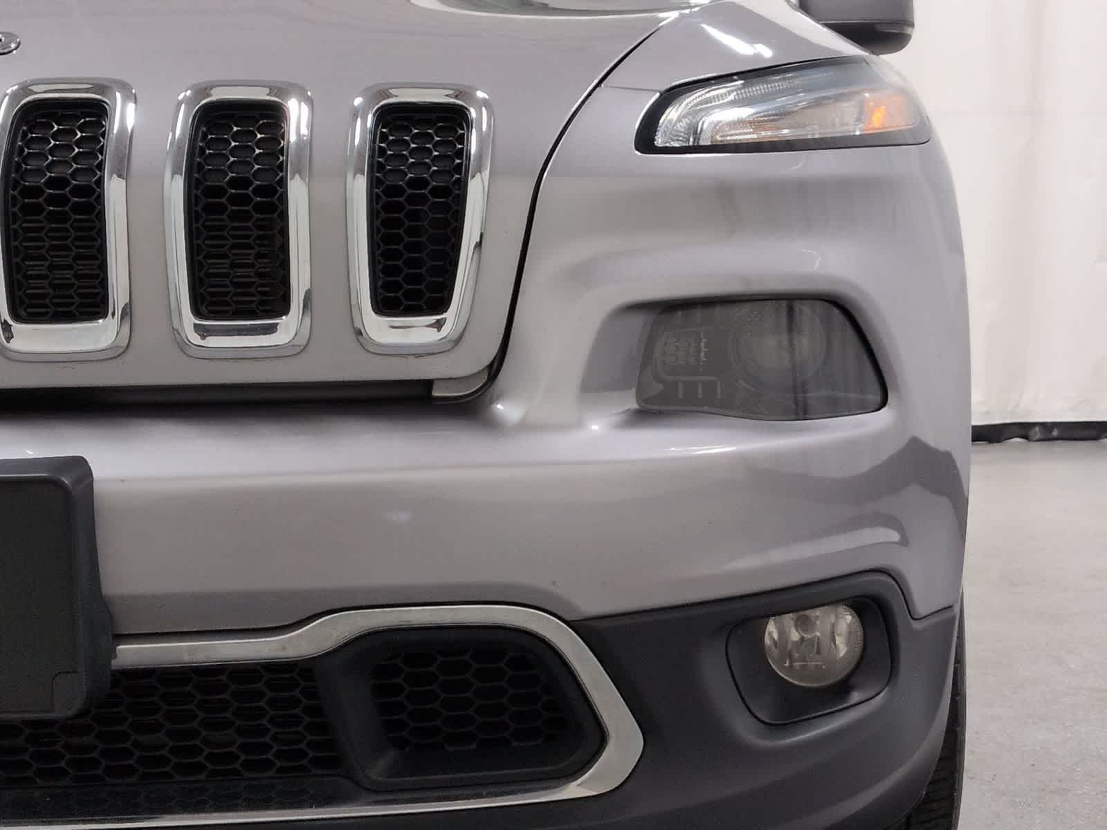 Thumbnail: 2018 Jeep Cherokee - 11