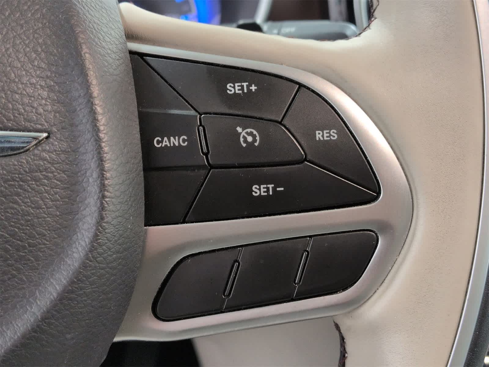 Thumbnail: 2017 Chrysler Pacifica - 28