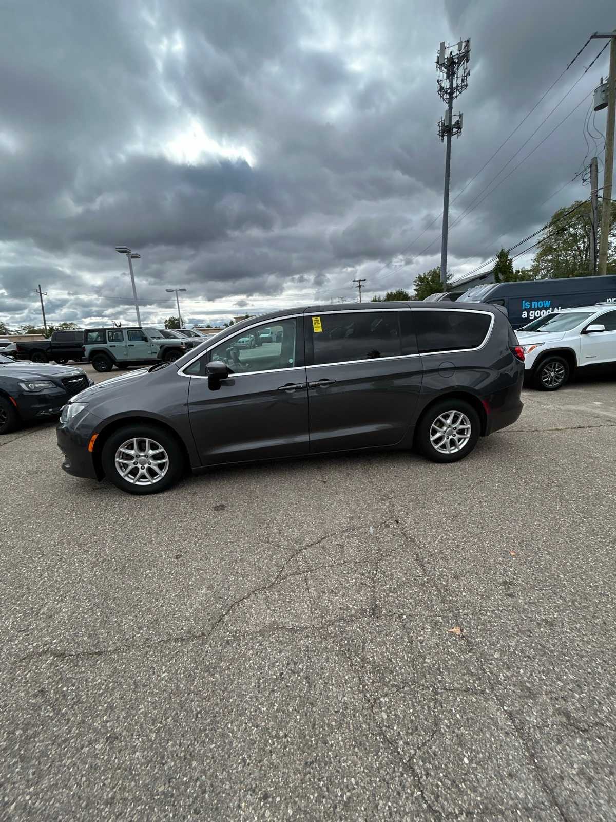 Thumbnail: 2017 Chrysler Pacifica - 26