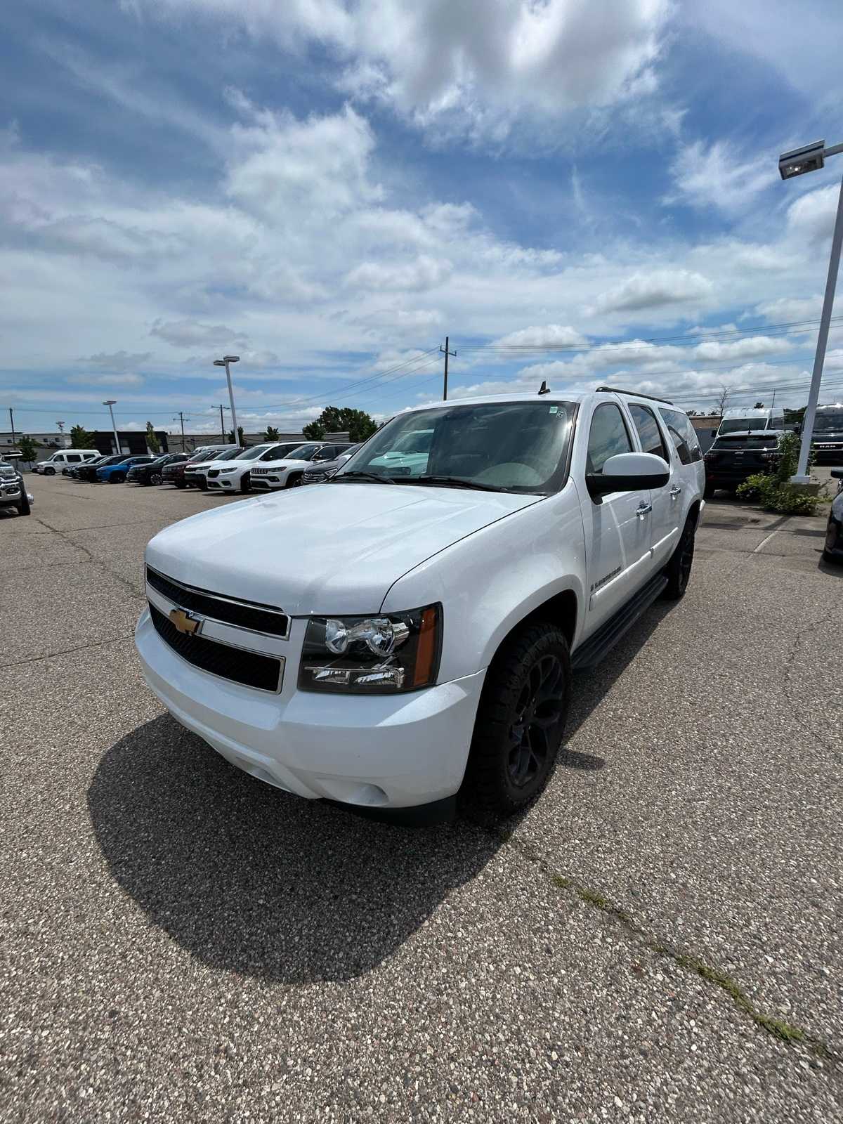 Thumbnail: 2008 Chevrolet Suburban - 2