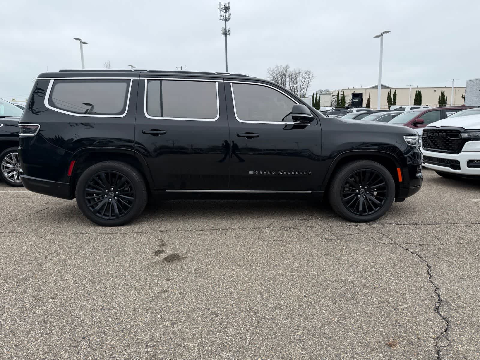 Thumbnail: 2022 Jeep Grand Wagoneer - 5