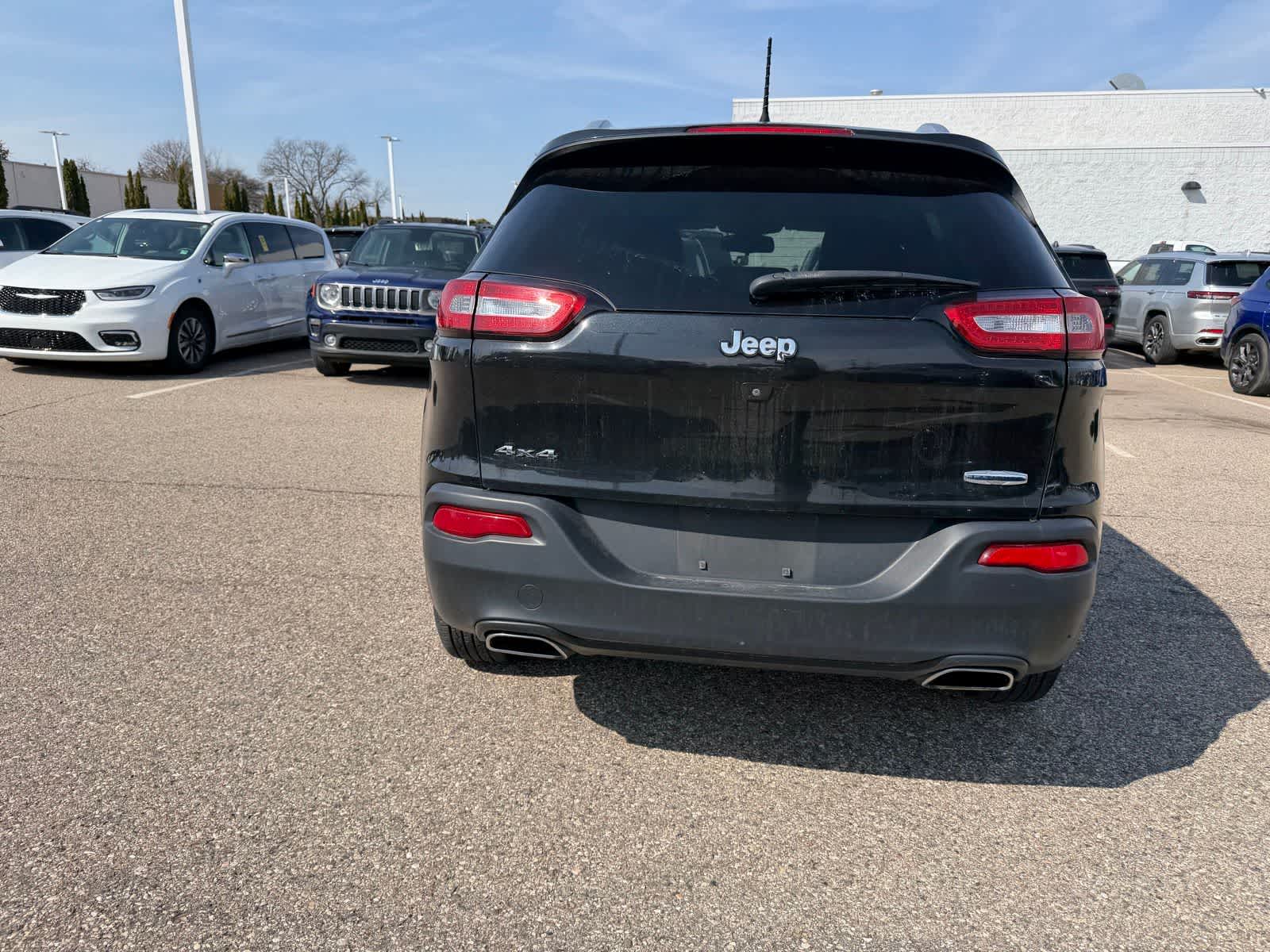 Thumbnail: 2015 Jeep Cherokee - 22