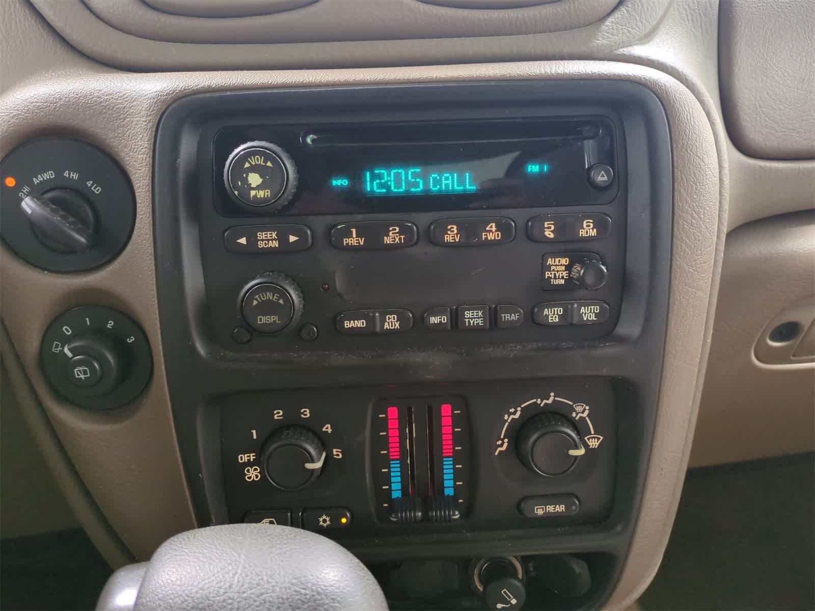 Thumbnail: 2004 Chevrolet TrailBlazer - 24
