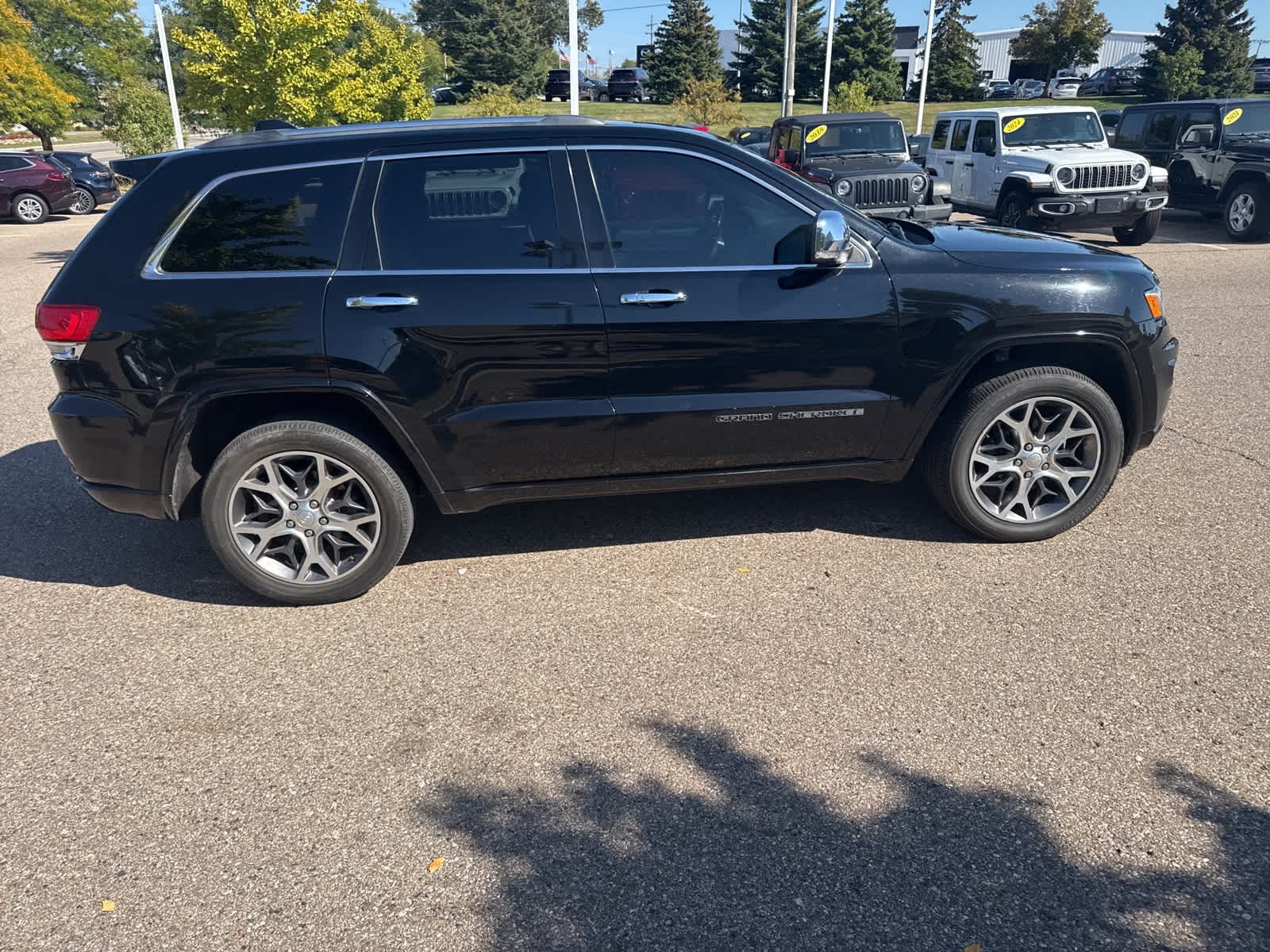 Thumbnail: 2020 Jeep Grand Cherokee - 12