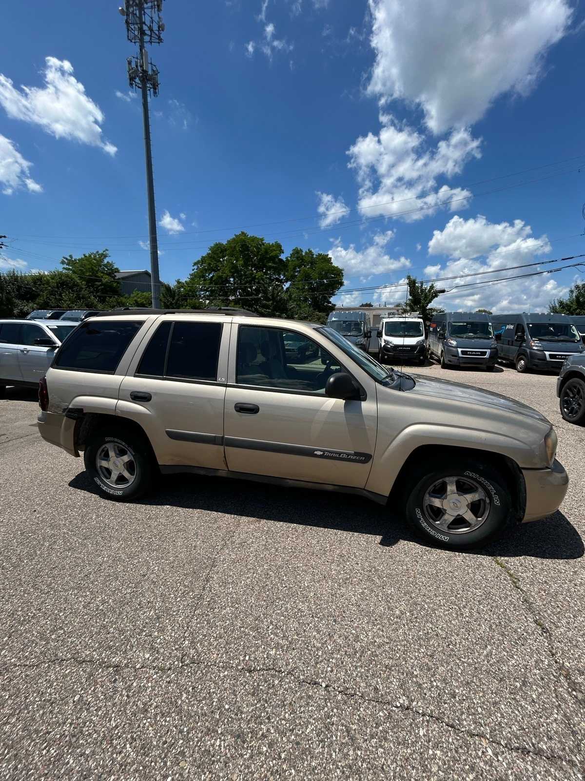 Thumbnail: 2004 Chevrolet TrailBlazer - 11