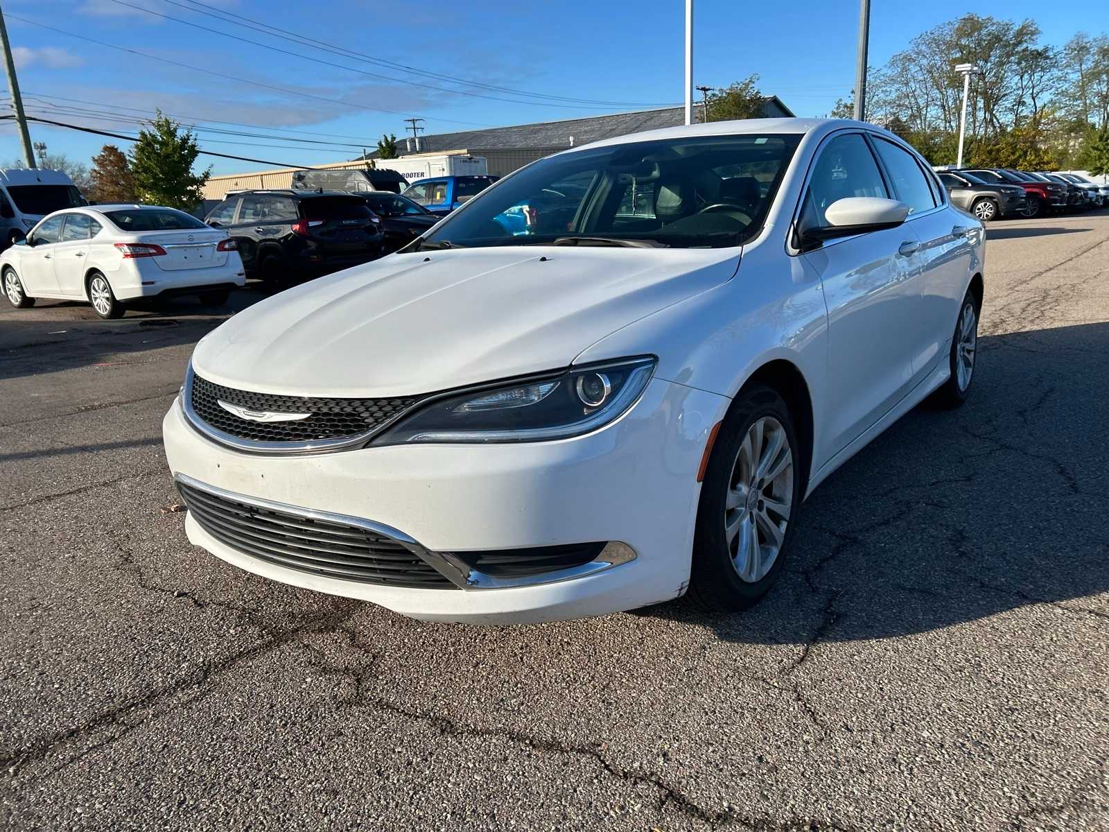 2017 Chrysler 200 Limited photo 2