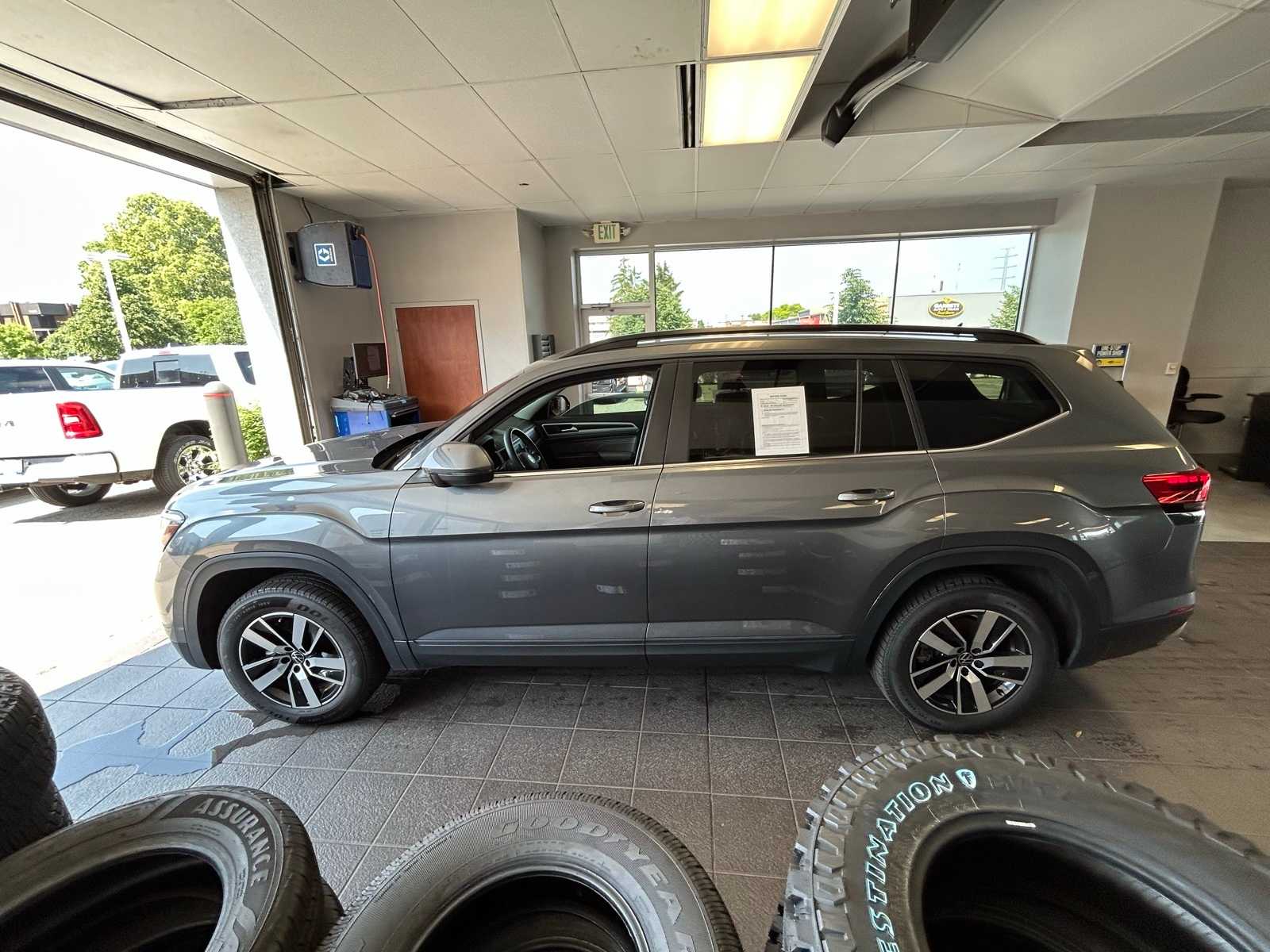 Thumbnail: 2022 Volkswagen Atlas - 23