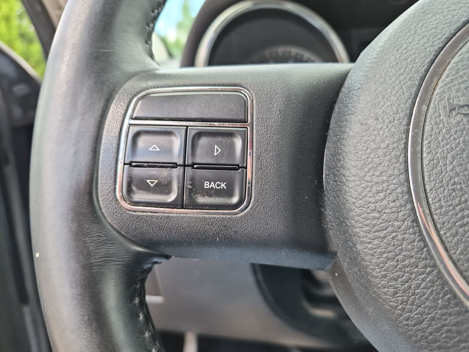 Thumbnail: 2012 Jeep Grand Cherokee - 22