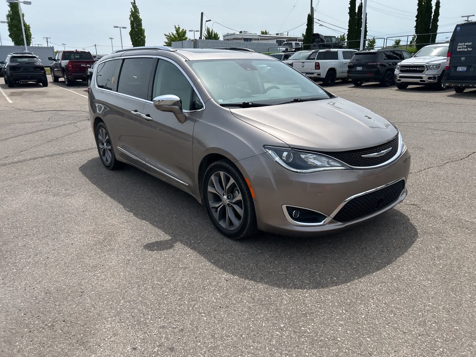 2018 Chrysler Pacifica Limited 8