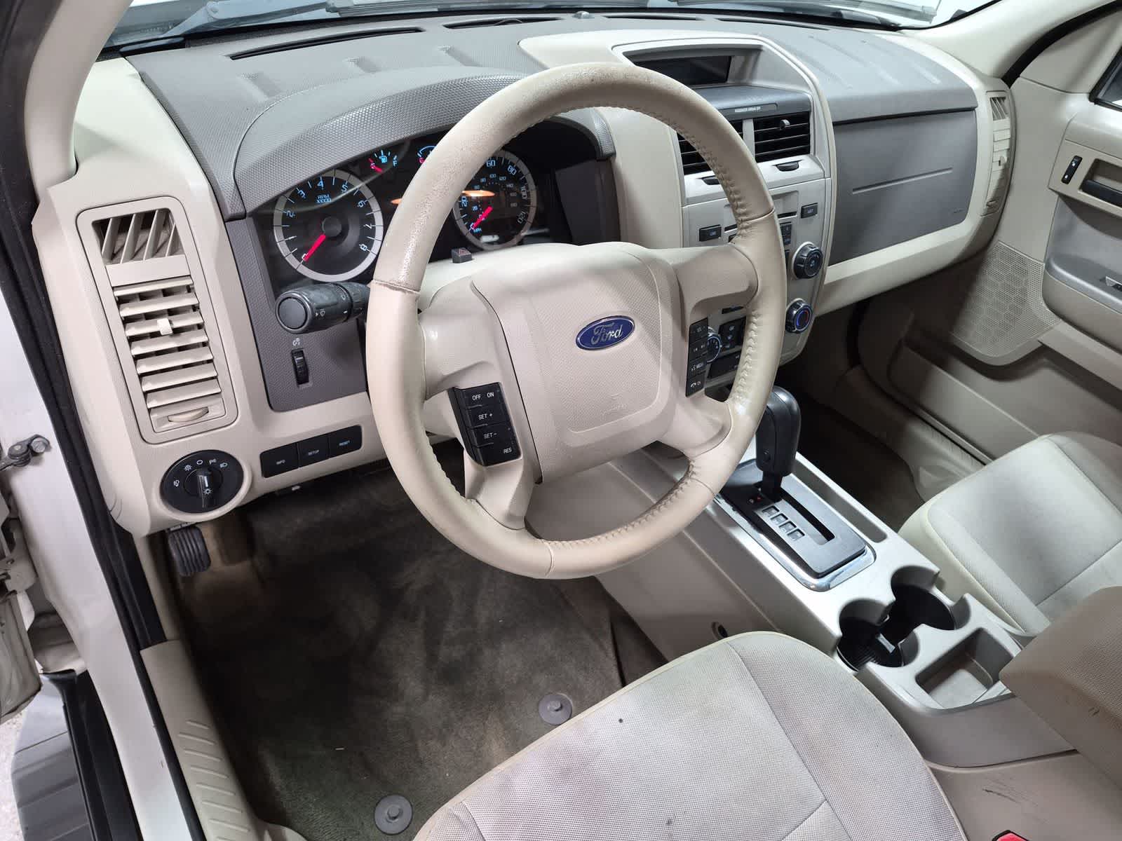 Thumbnail: 2011 Ford Escape - 9