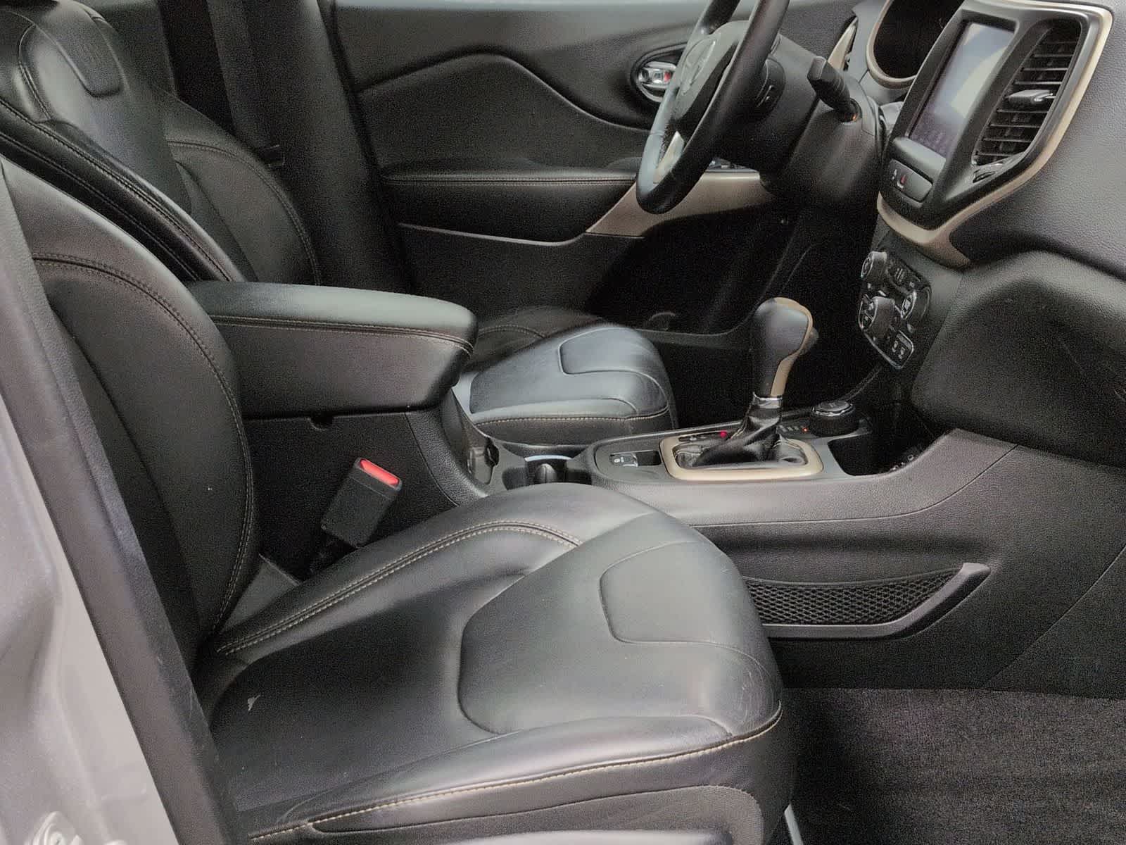 Thumbnail: 2018 Jeep Cherokee - 24