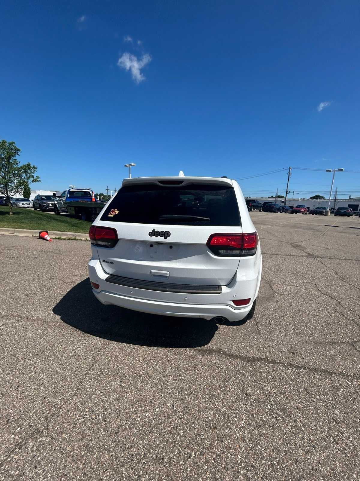Thumbnail: 2017 Jeep Grand Cherokee - 18
