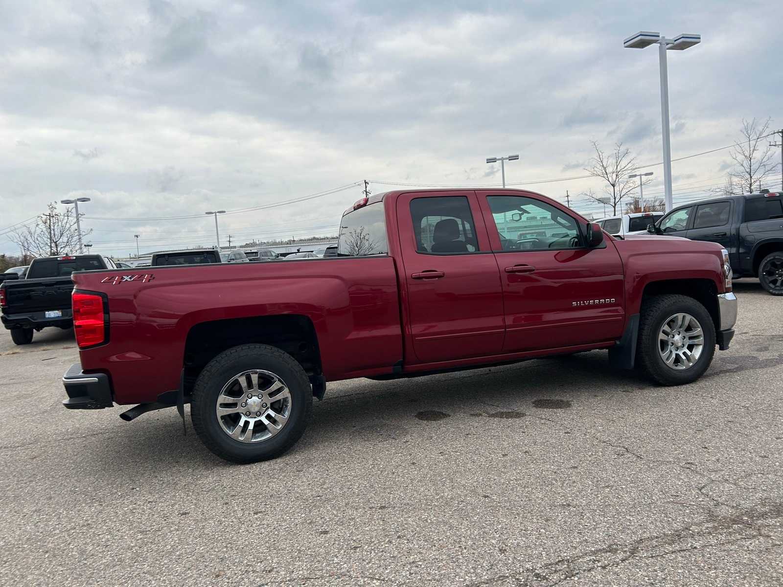 Thumbnail: 2018 Chevrolet Silverado 1500 - 11