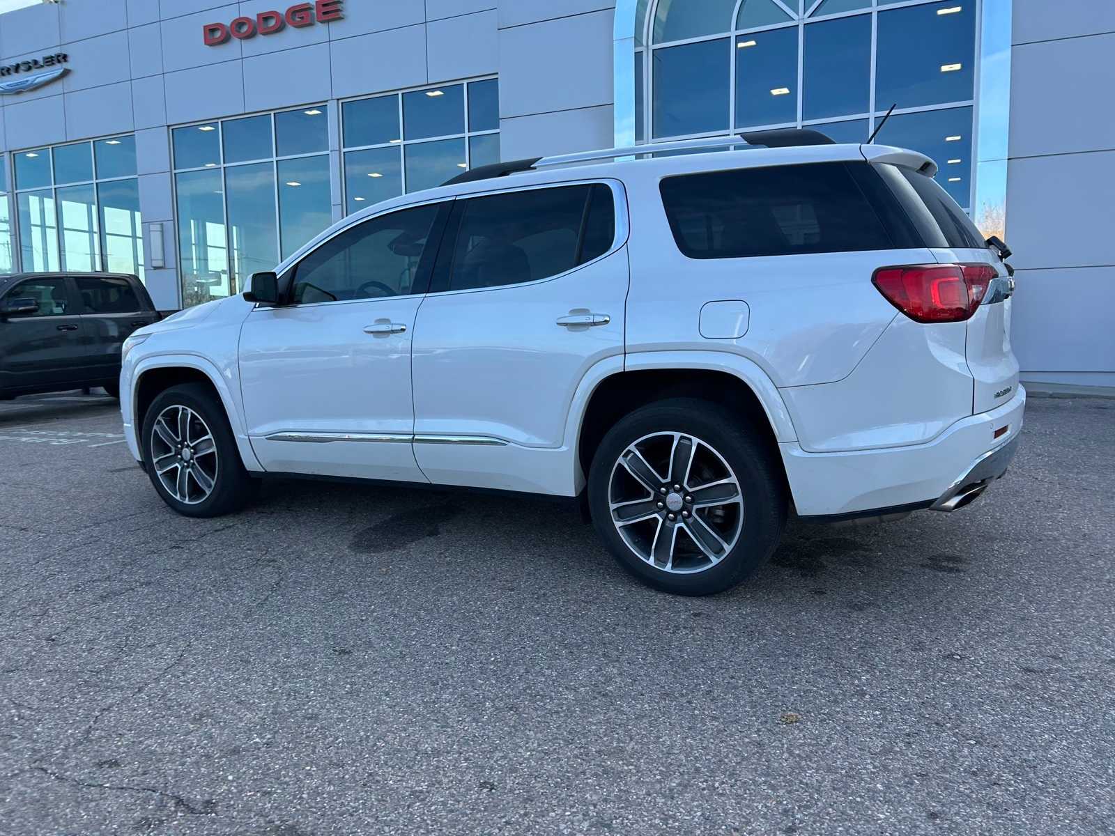 Thumbnail: 2019 GMC Acadia - 21