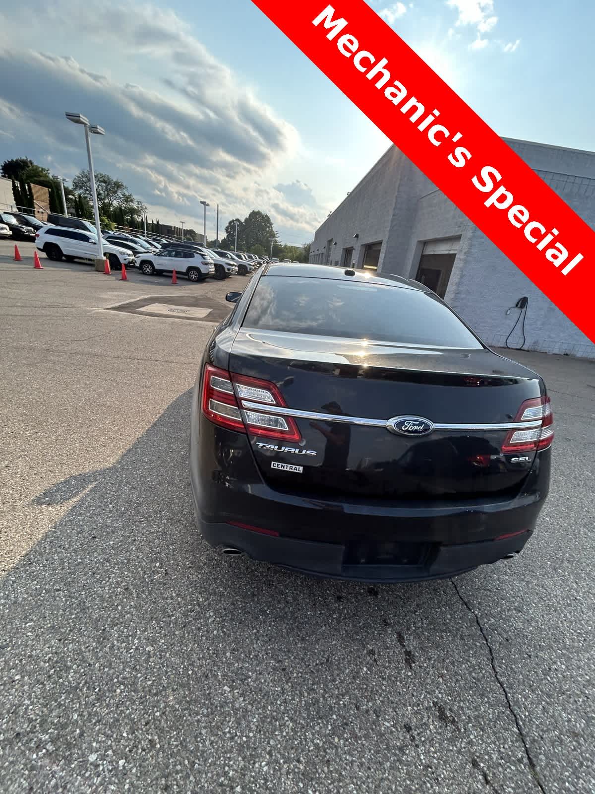 Thumbnail: 2014 Ford Taurus - 21