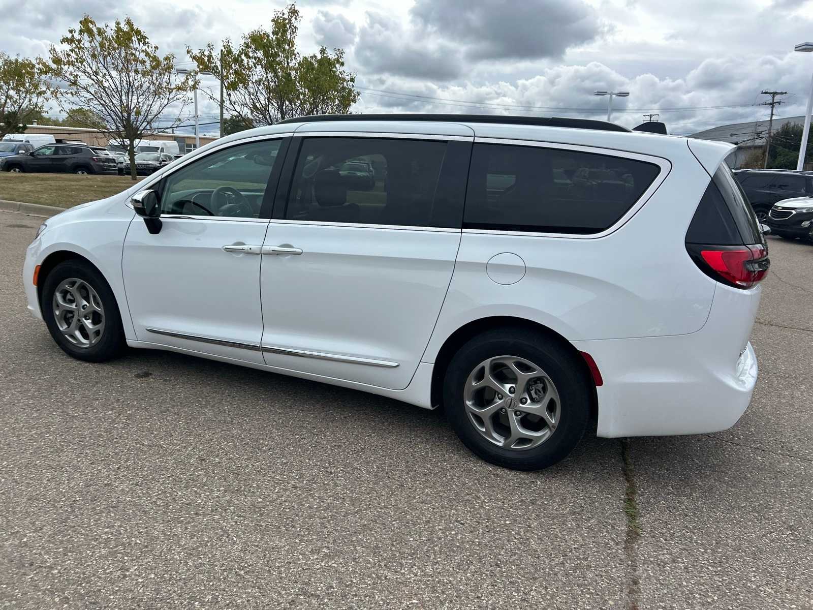 Thumbnail: 2023 Chrysler Pacifica - 29
