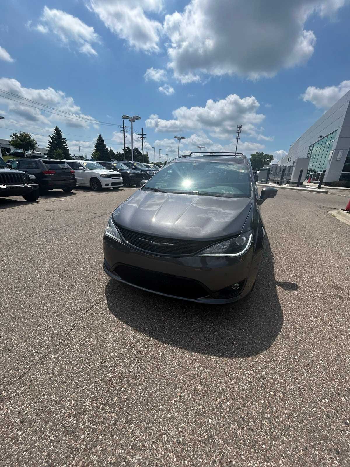 Thumbnail: 2019 Chrysler Pacifica - 6