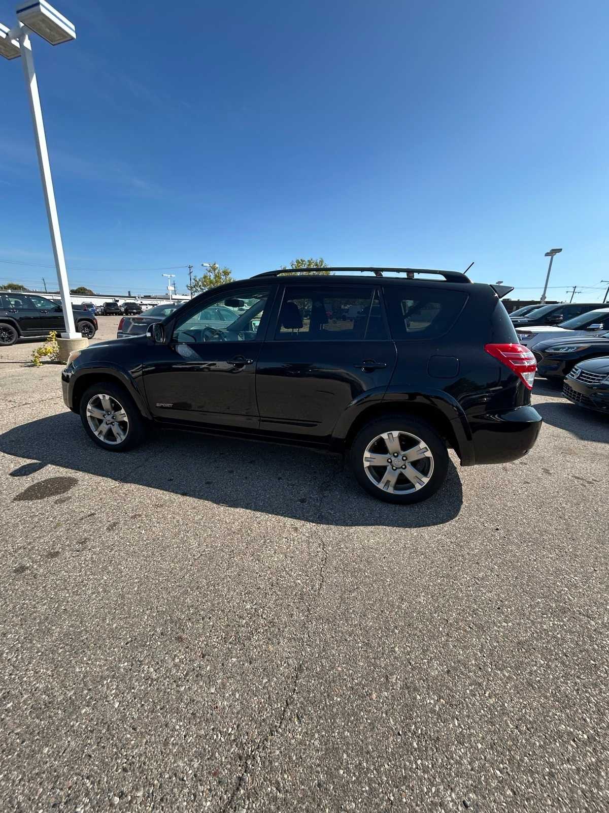 Thumbnail: 2010 Toyota RAV4 - 27