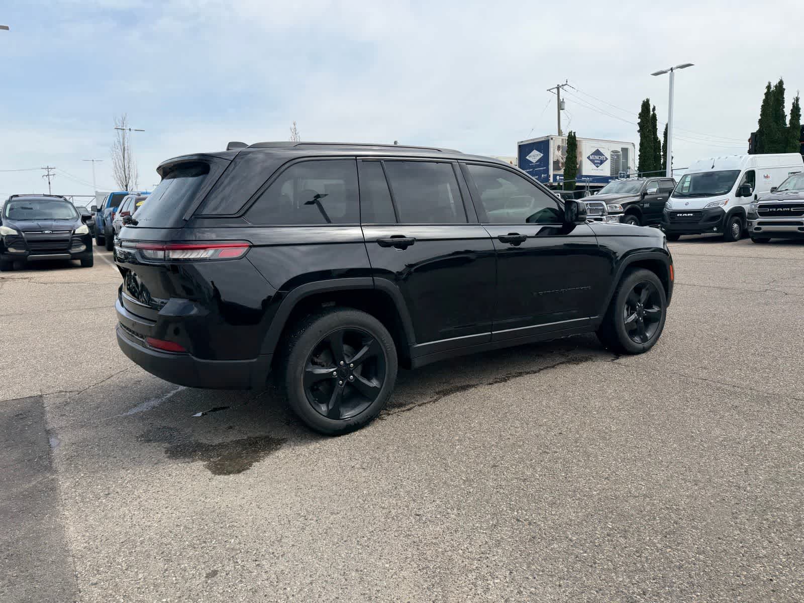 Thumbnail: 2023 Jeep Grand Cherokee - 16