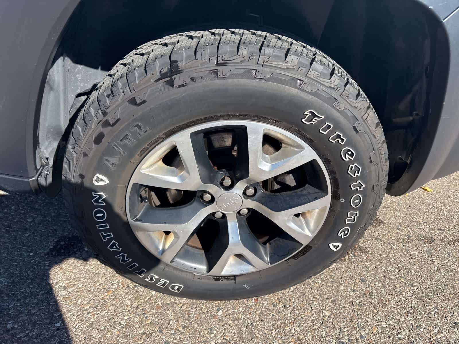 Thumbnail: 2018 Jeep Cherokee - 31