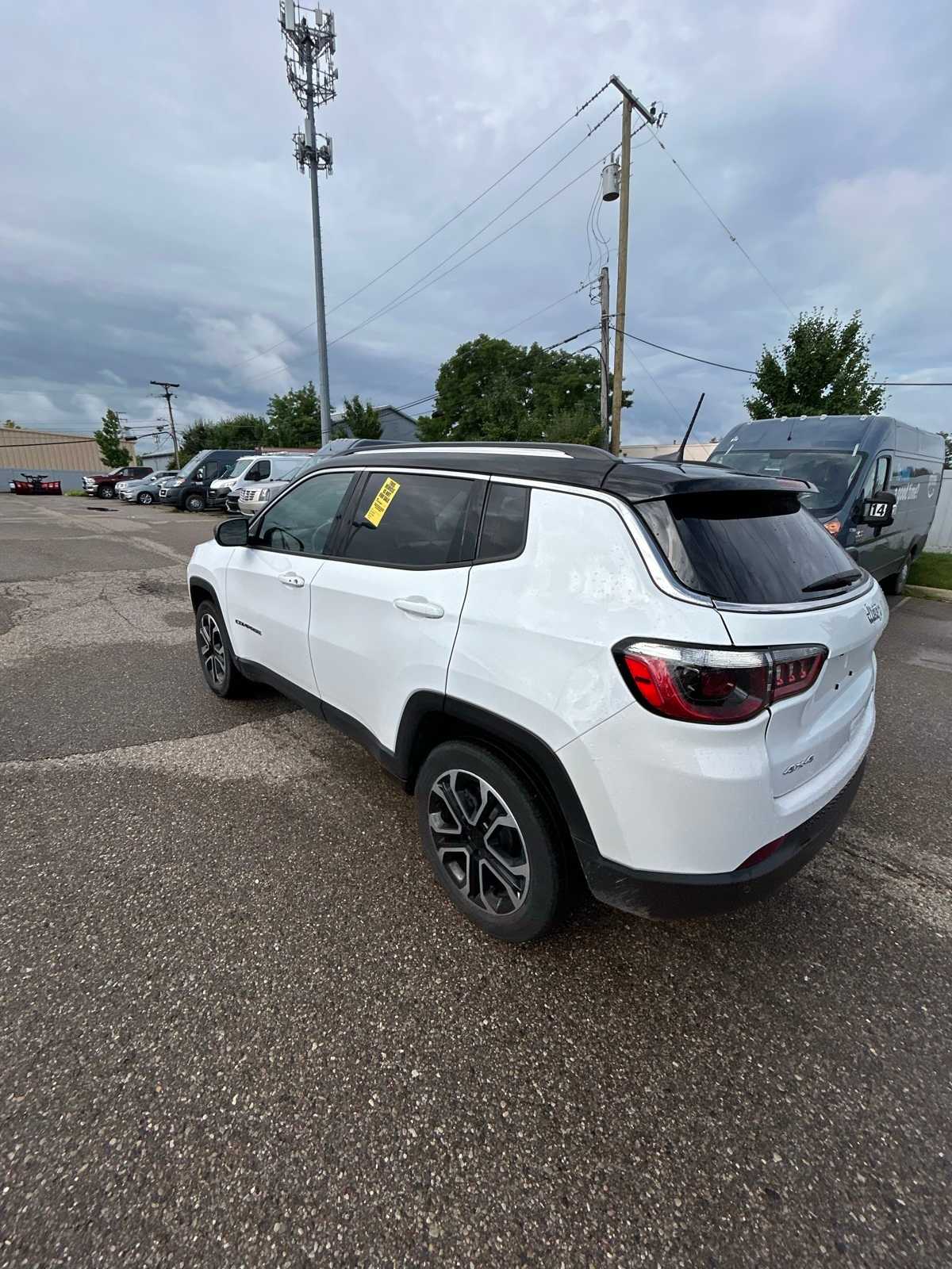 Thumbnail: 2022 Jeep Compass - 21