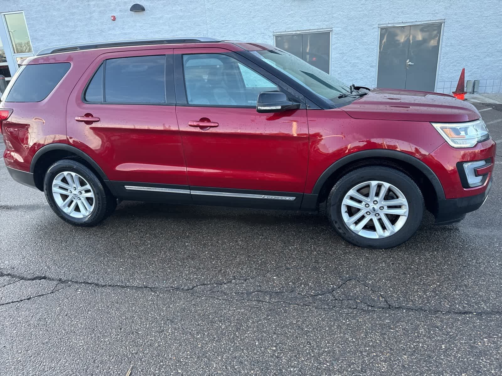 Thumbnail: 2017 Ford Explorer - 9