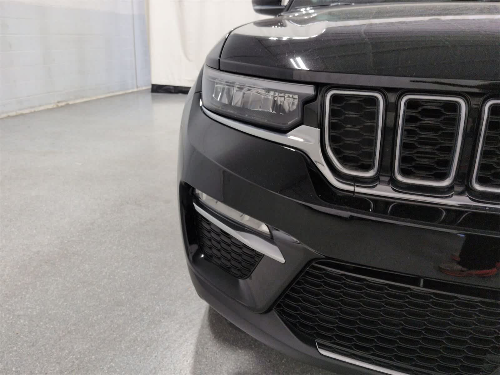 Thumbnail: 2023 Jeep Grand Cherokee - 11