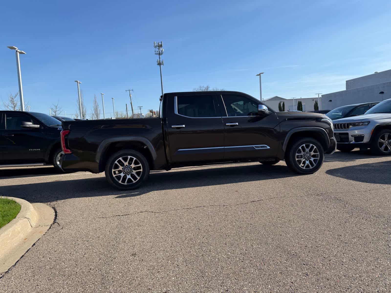 Thumbnail: 2022 Toyota Tundra - 19