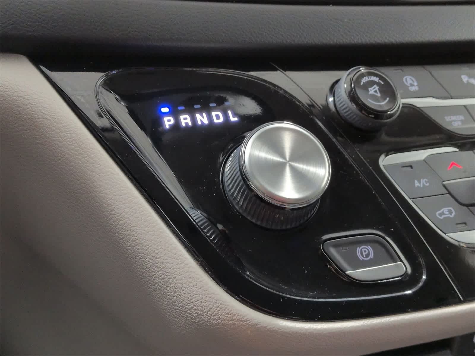Thumbnail: 2017 Chrysler Pacifica - 34