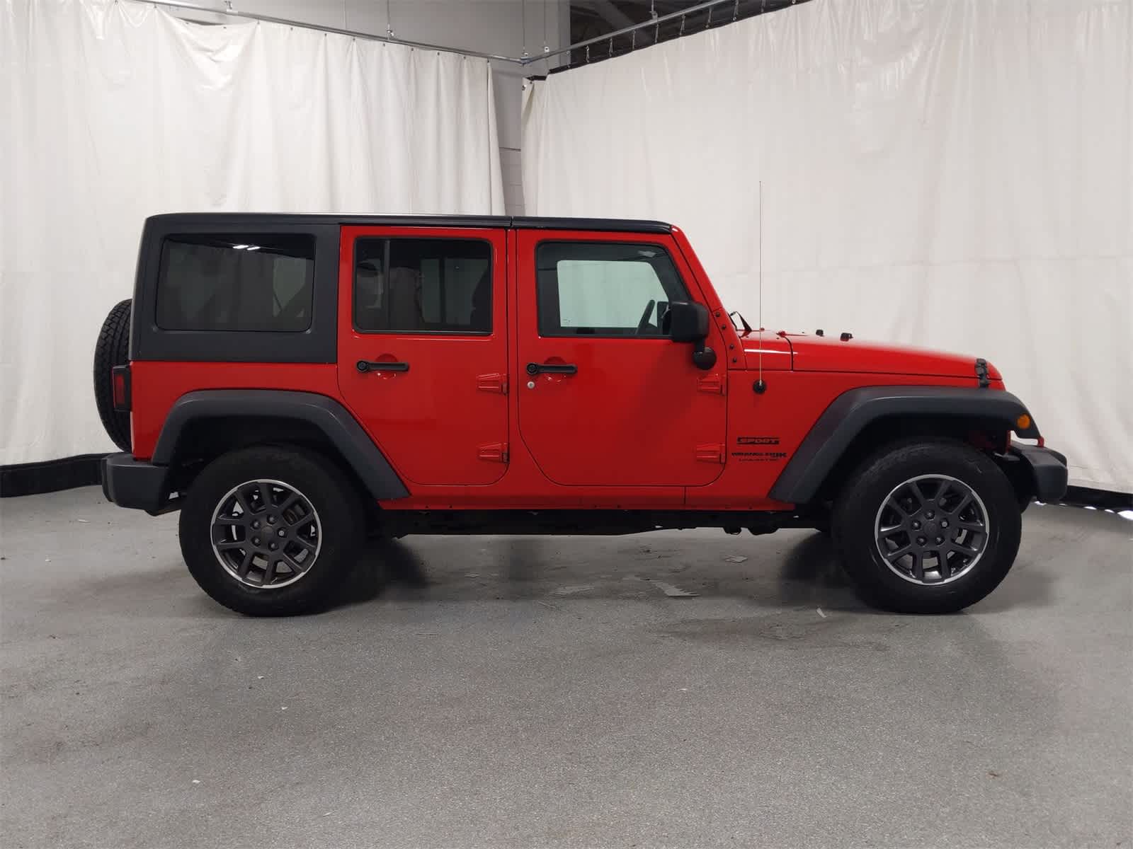 Thumbnail: 2018 Jeep Wrangler - 15