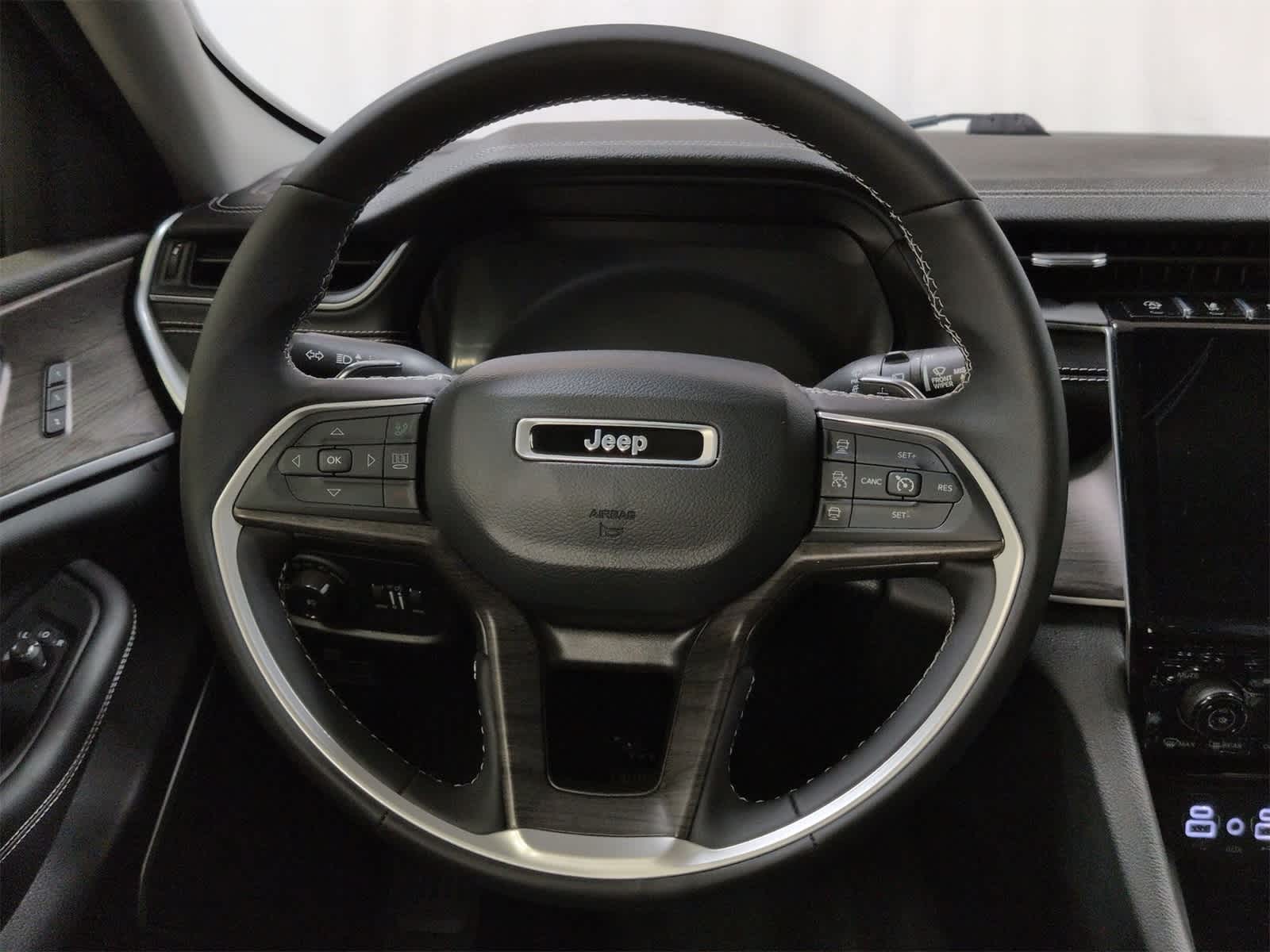 Thumbnail: 2023 Jeep Grand Cherokee - 23