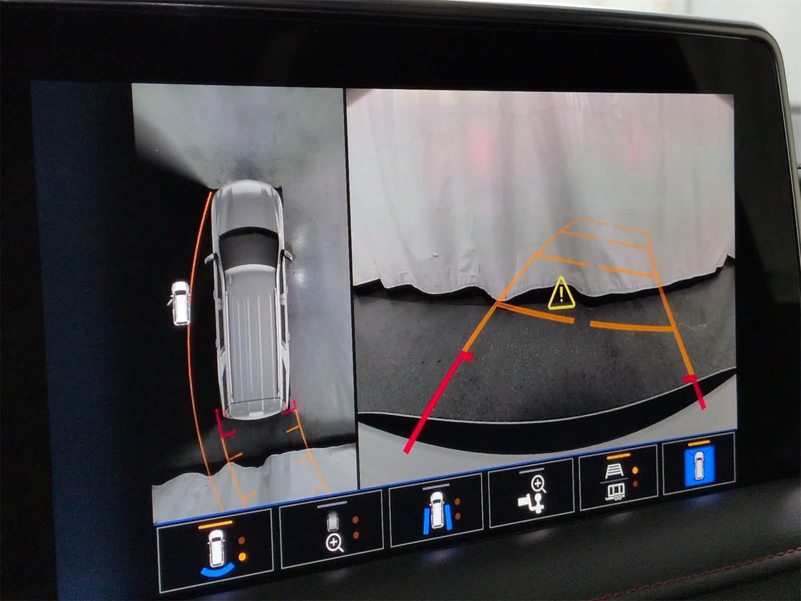 Thumbnail: 2023 Chevrolet Tahoe - 32