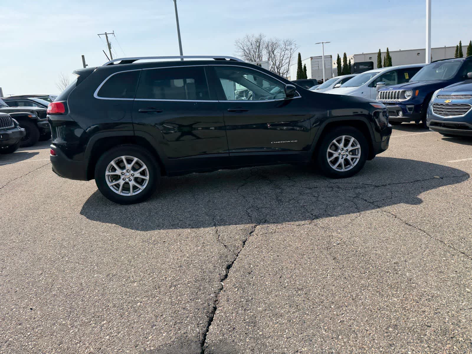 Thumbnail: 2015 Jeep Cherokee - 18