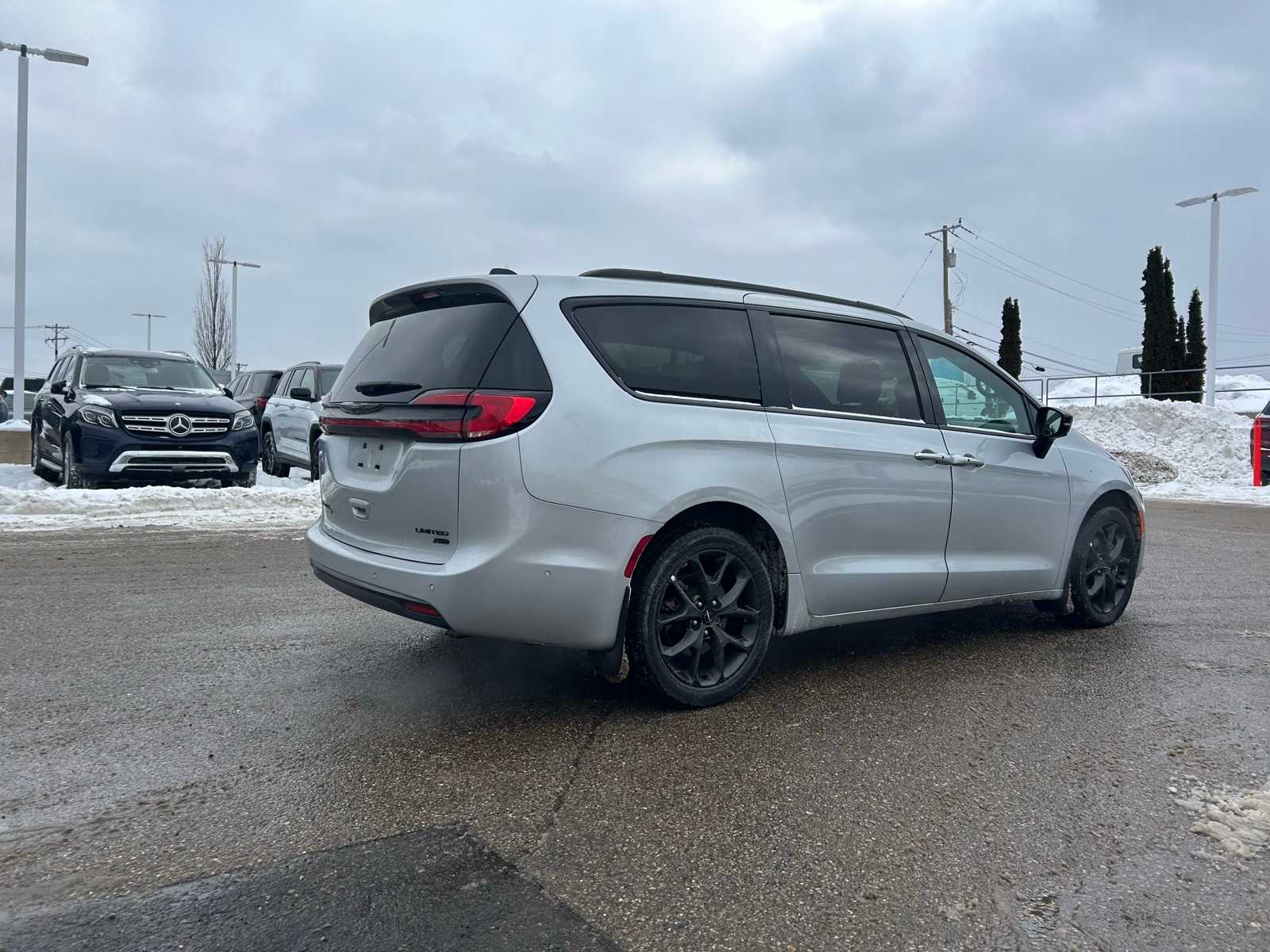 Thumbnail: 2023 Chrysler Pacifica - 15