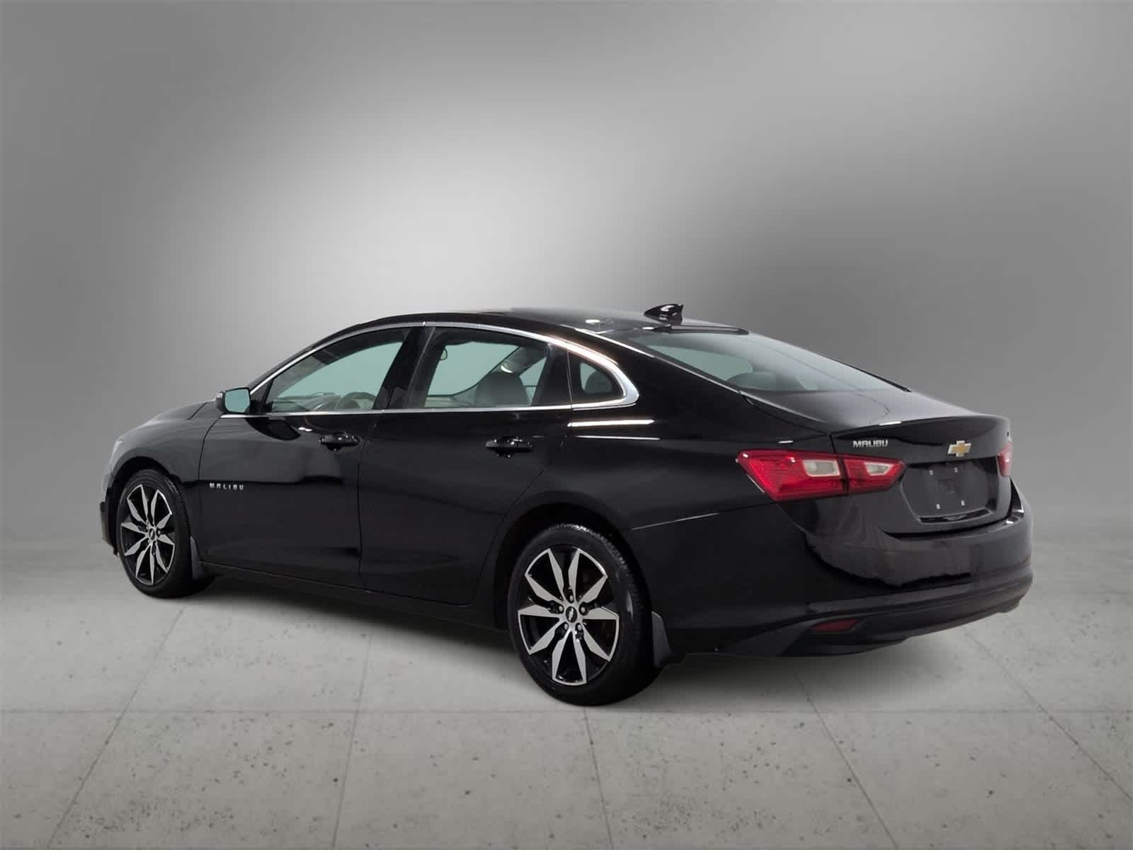 Thumbnail: 2018 Chevrolet Malibu - 6