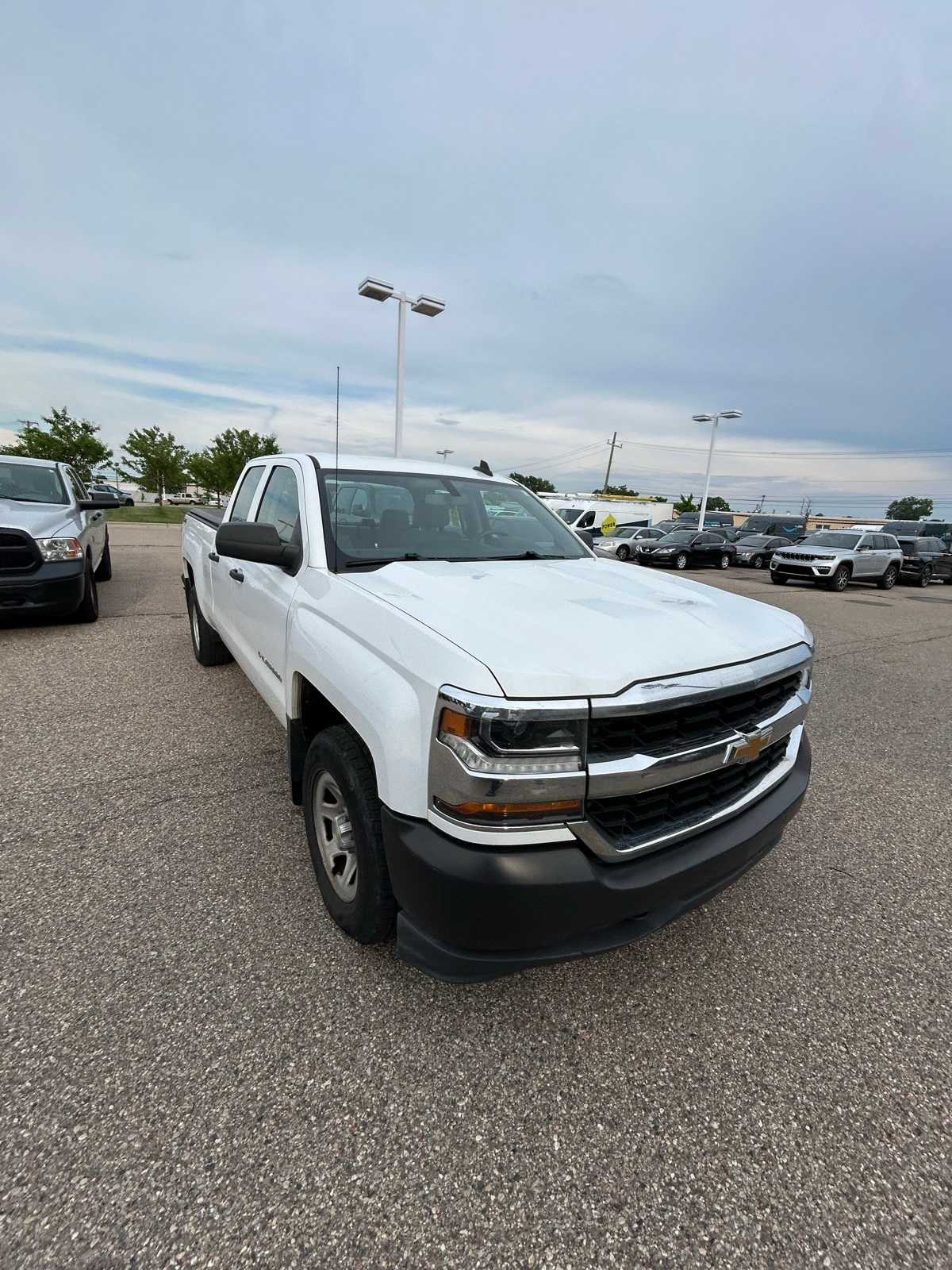 Thumbnail: 2017 Chevrolet Silverado 1500 - 7