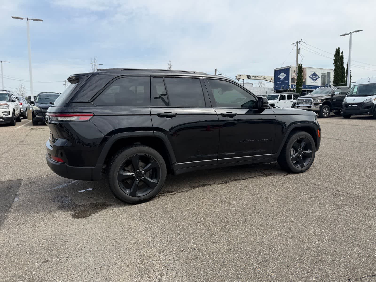 Thumbnail: 2023 Jeep Grand Cherokee - 17