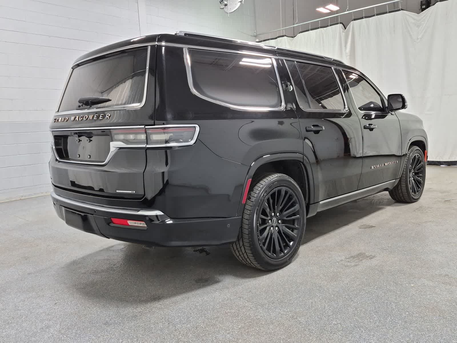 Thumbnail: 2022 Jeep Grand Wagoneer - 14